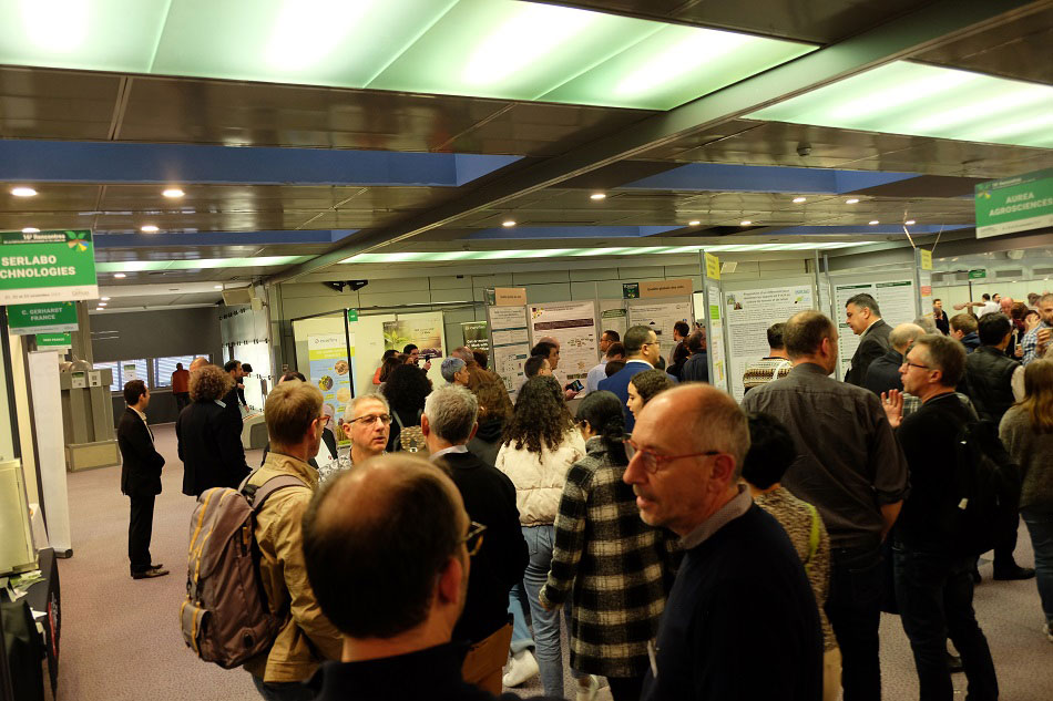16e rencontres 2023 Ambiance sur stand posters
